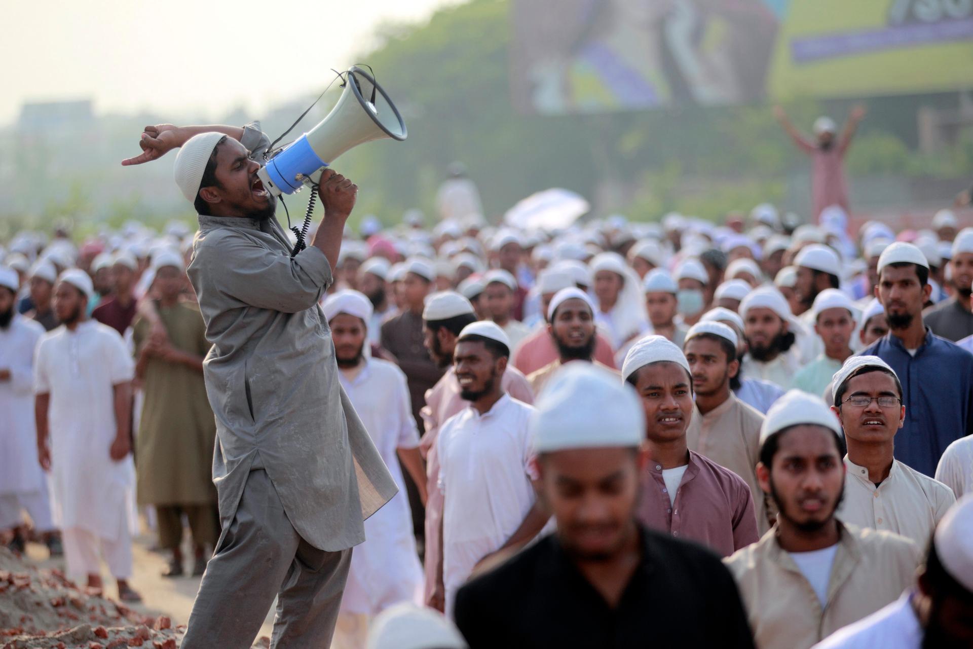 An activist shouts slogans during a rally in Dhaka April 4, 2013. He is a member of the Hefajat-e-Islam, a radical Islamist party that has demanded capital punishment for secular Bangladeshi bloggers.