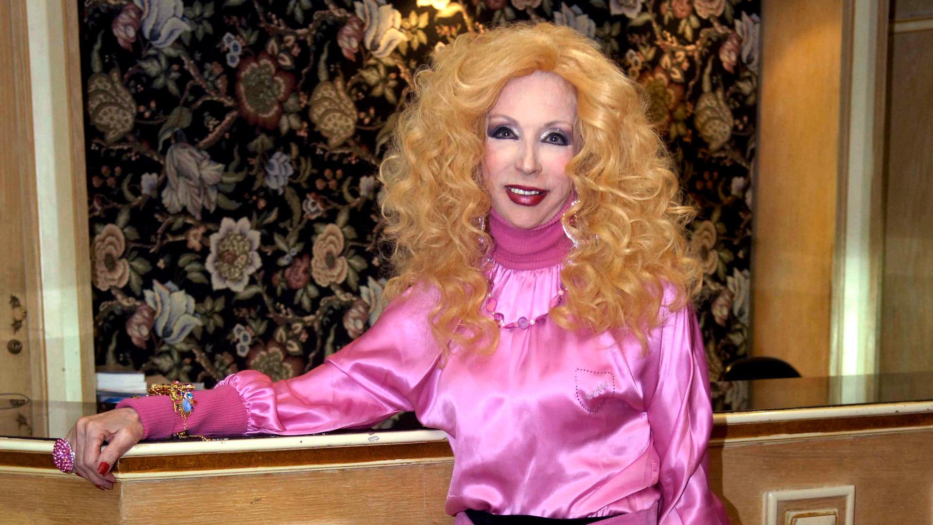 Lebanese singer Sabah poses for a photograph at the Comfort Hotel in Beirut, Lebanon, 2009.