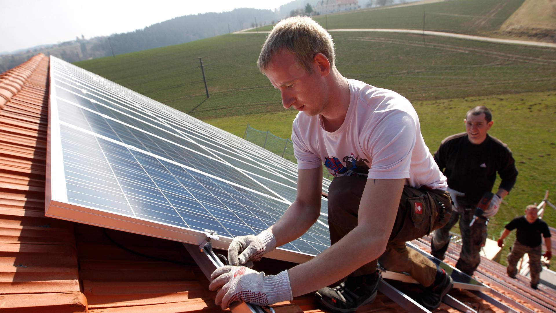 Solar power production has grown more than 25 times over the last decade in Germany, spurred largely by big incentives for small producers to get into the market. But sunshine and wind power are intermittent, so engineers and others are looking for ways t