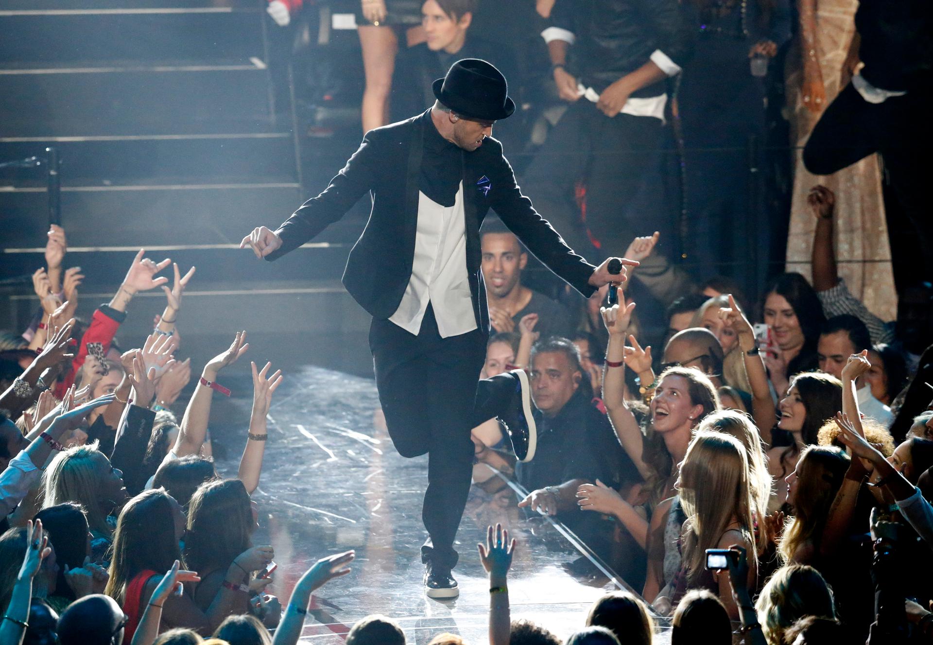 Justin Timberlake performs "Cry Me A River" during the 2013 MTV Video Music Awards in New York