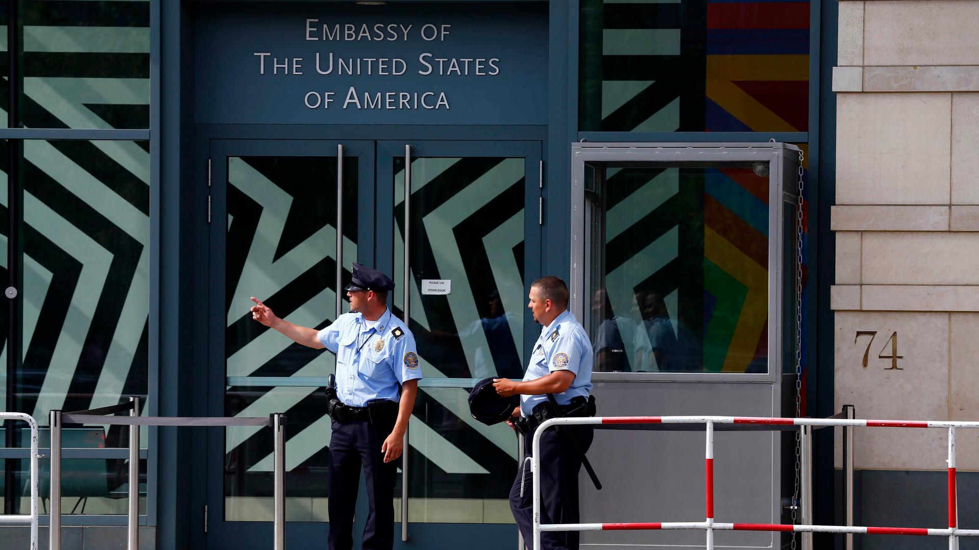 Security officers stand outside the U.S. Embassy in Berlin July 10, 2014. Germany asked the top U.S. intelligence official at the Berlin embassy on Thursday to leave the country, a highly unusual step reflecting the deep anger within Angela Merkel's gover