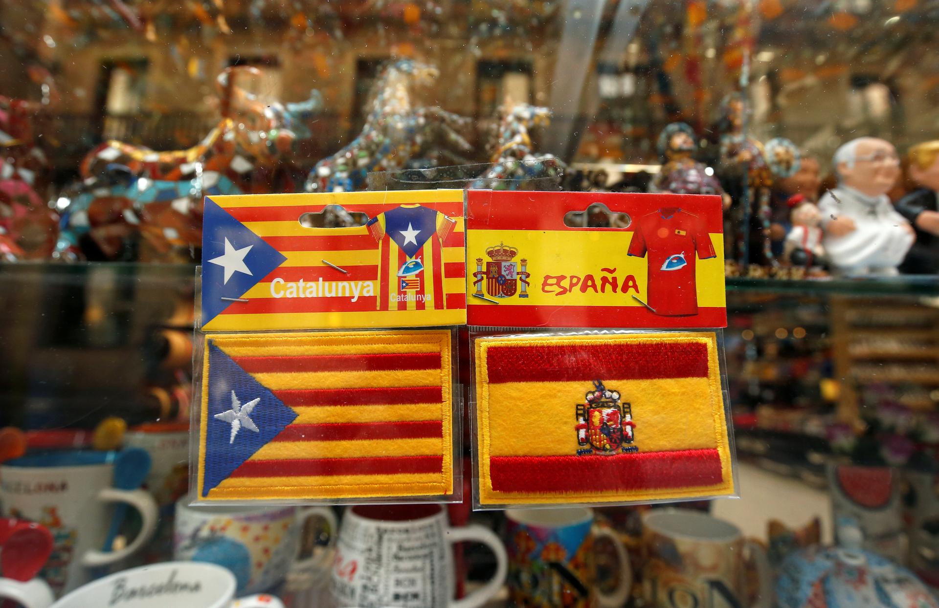 Patches of "Estelada" (Catalan separatist flag) and Spain flags