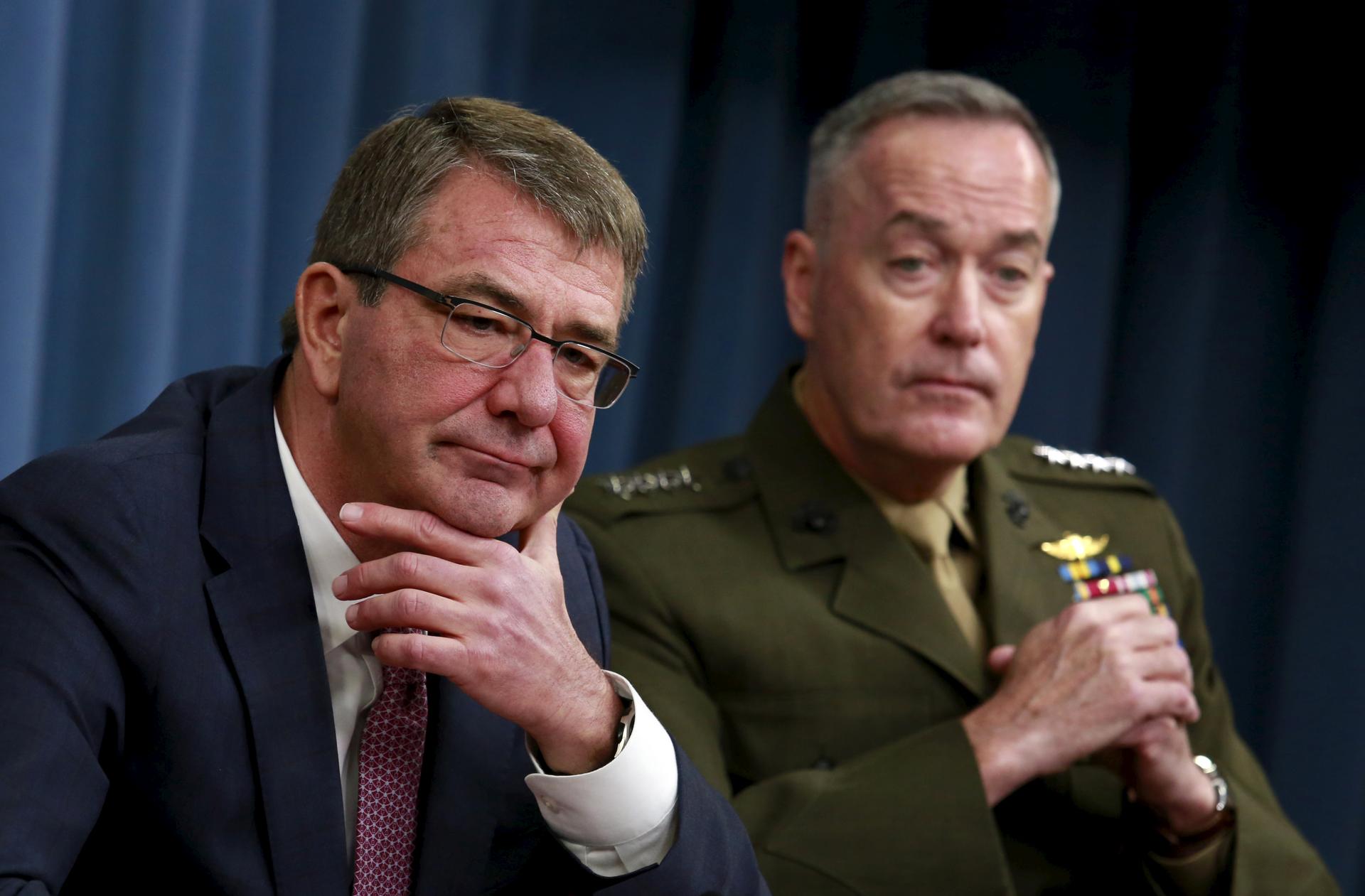Defense Secretary Ash Carter, left, and Joint Chiefs Chairman Marine Gen. Joseph Dunford