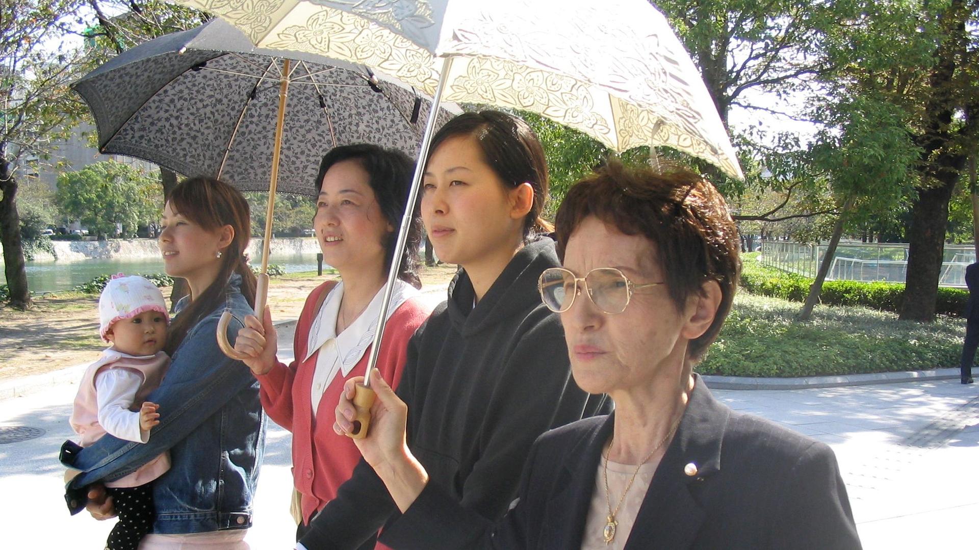 Hiroshima survivor Sueko Hada (foreground) with her daughter, granddaughters and great-granddaughter. 