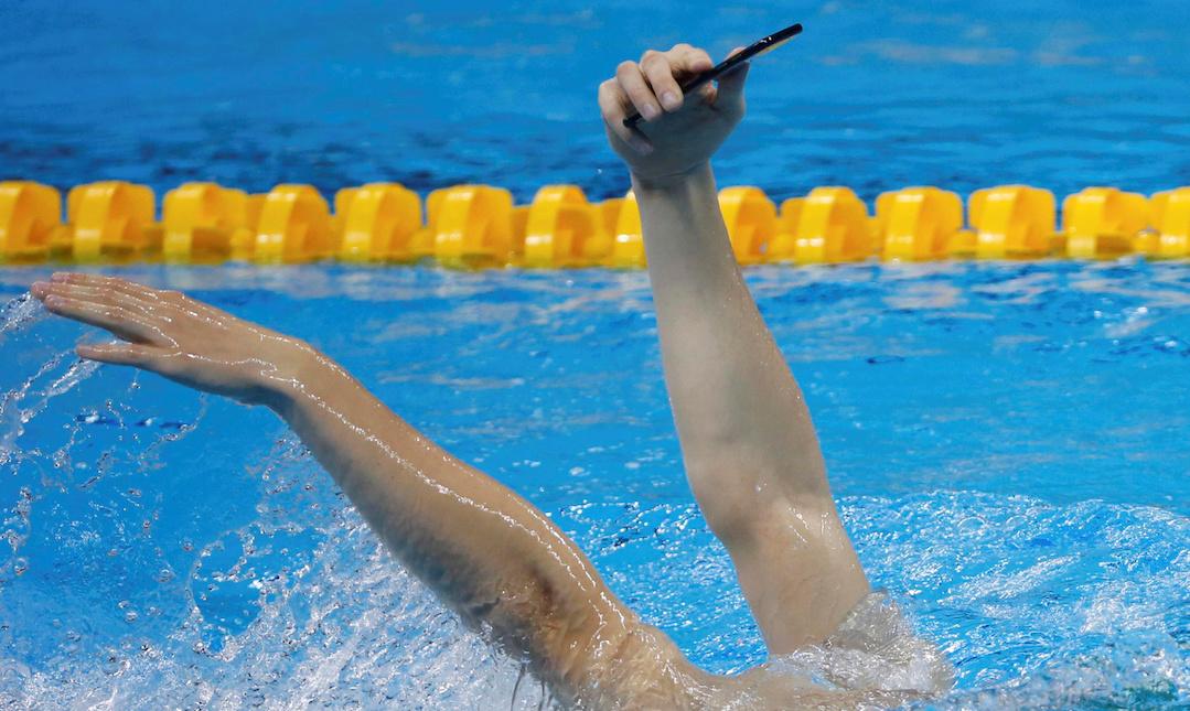 headless swimmer selfie Rio 2016