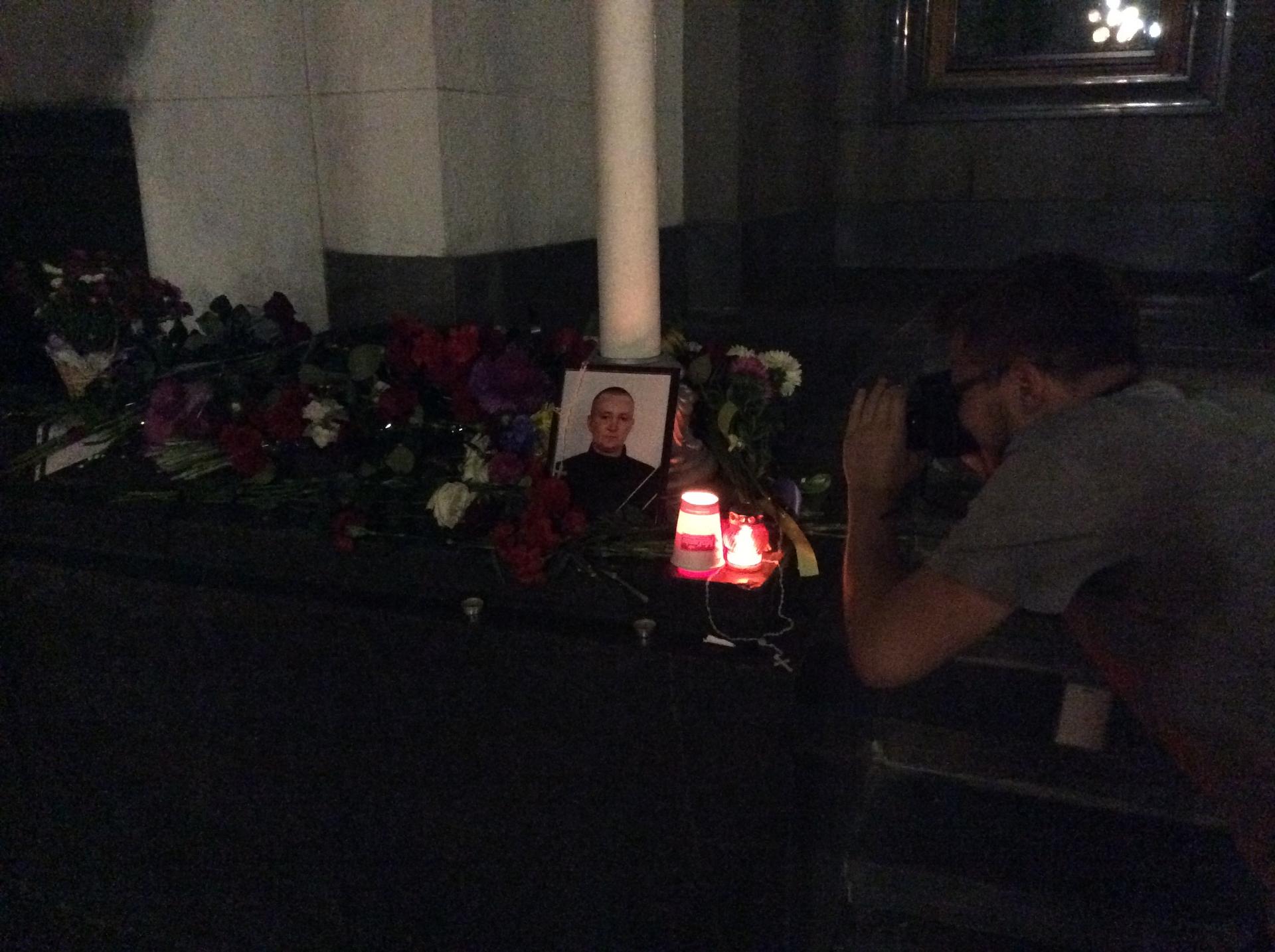 Memorial to a Ukrainian soldier