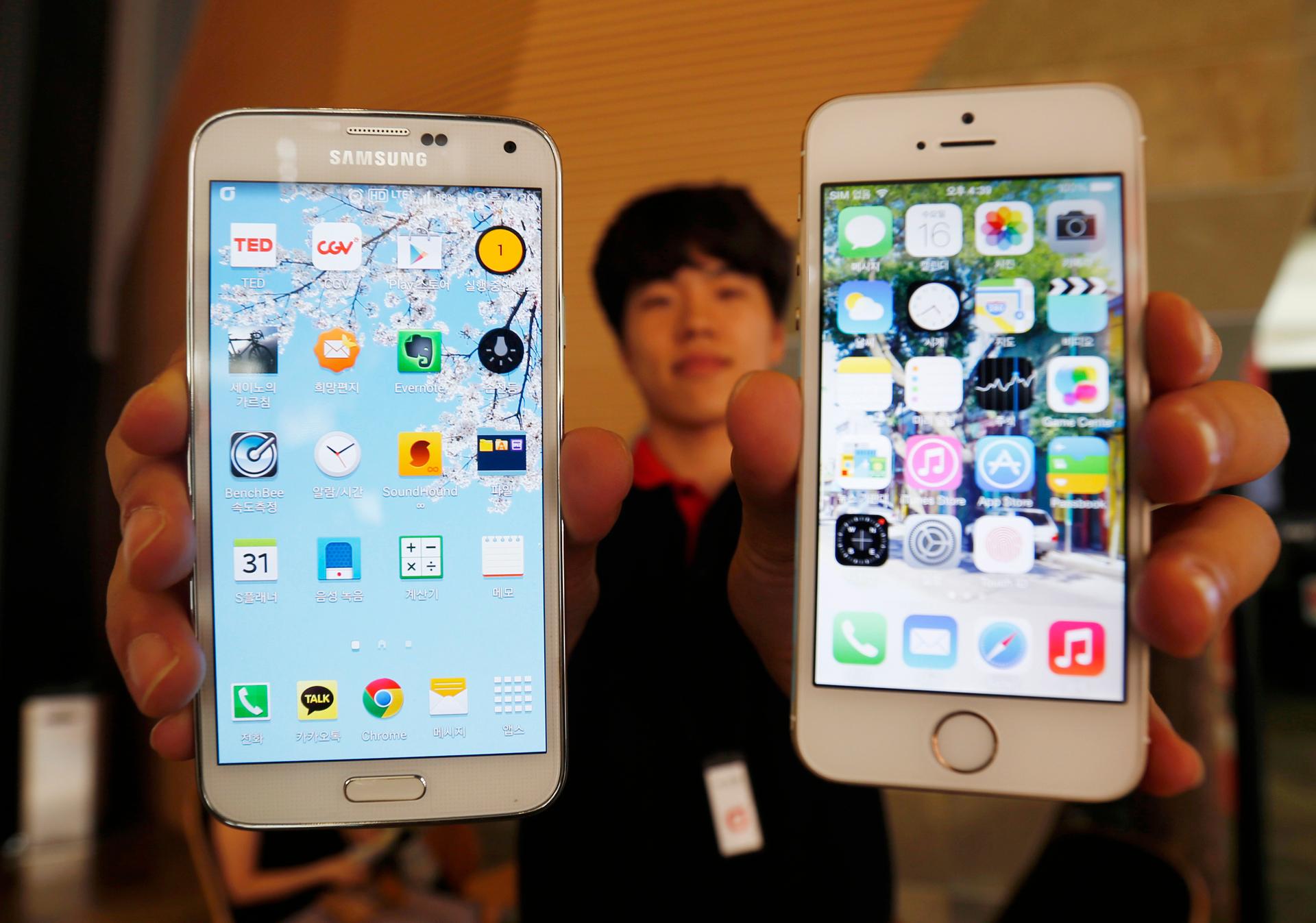 Samsung Electronics' Galaxy 5 smartphone, left, and Apple Inc's iPhone 5