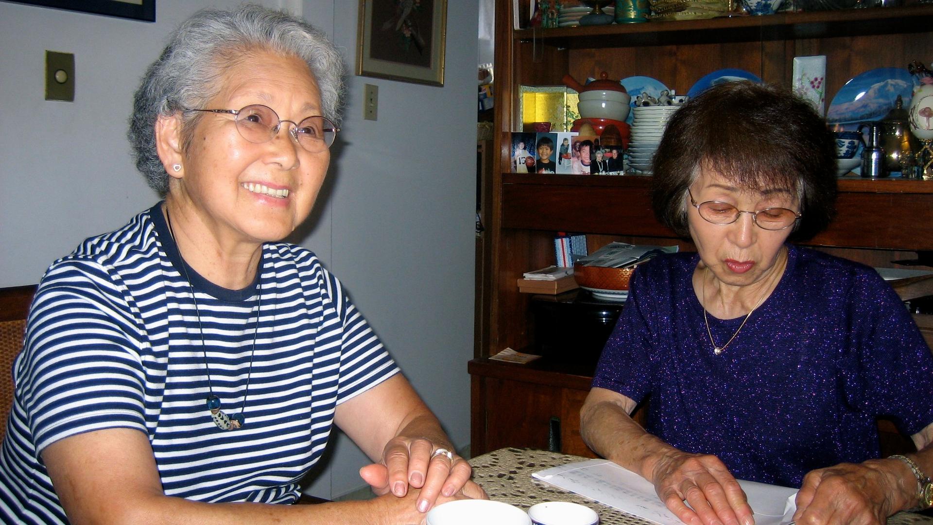Atomic bomb survivor Teruko Namura (left) with a friend at her home in Los Angeles.