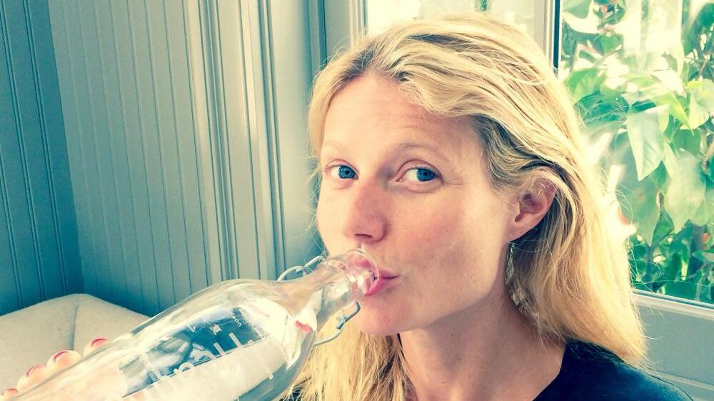 Gwyneth Paltrow posted this selfie on Twitter started a global trend when she posted a selfie on Twitter, without any makeup on.