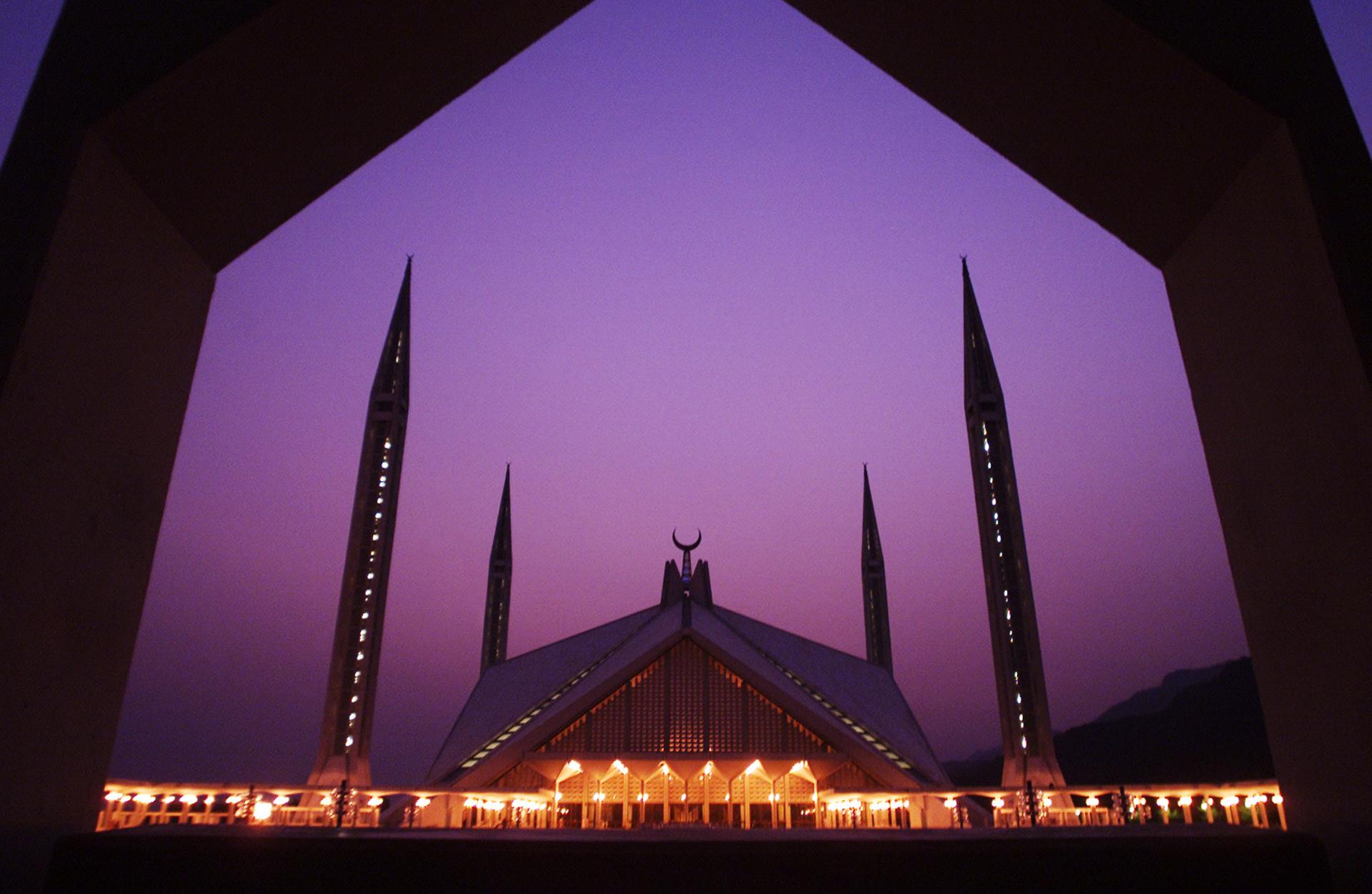 A view of Pakistan's landmark Faisal Mosque at sunset October 8, 2002.