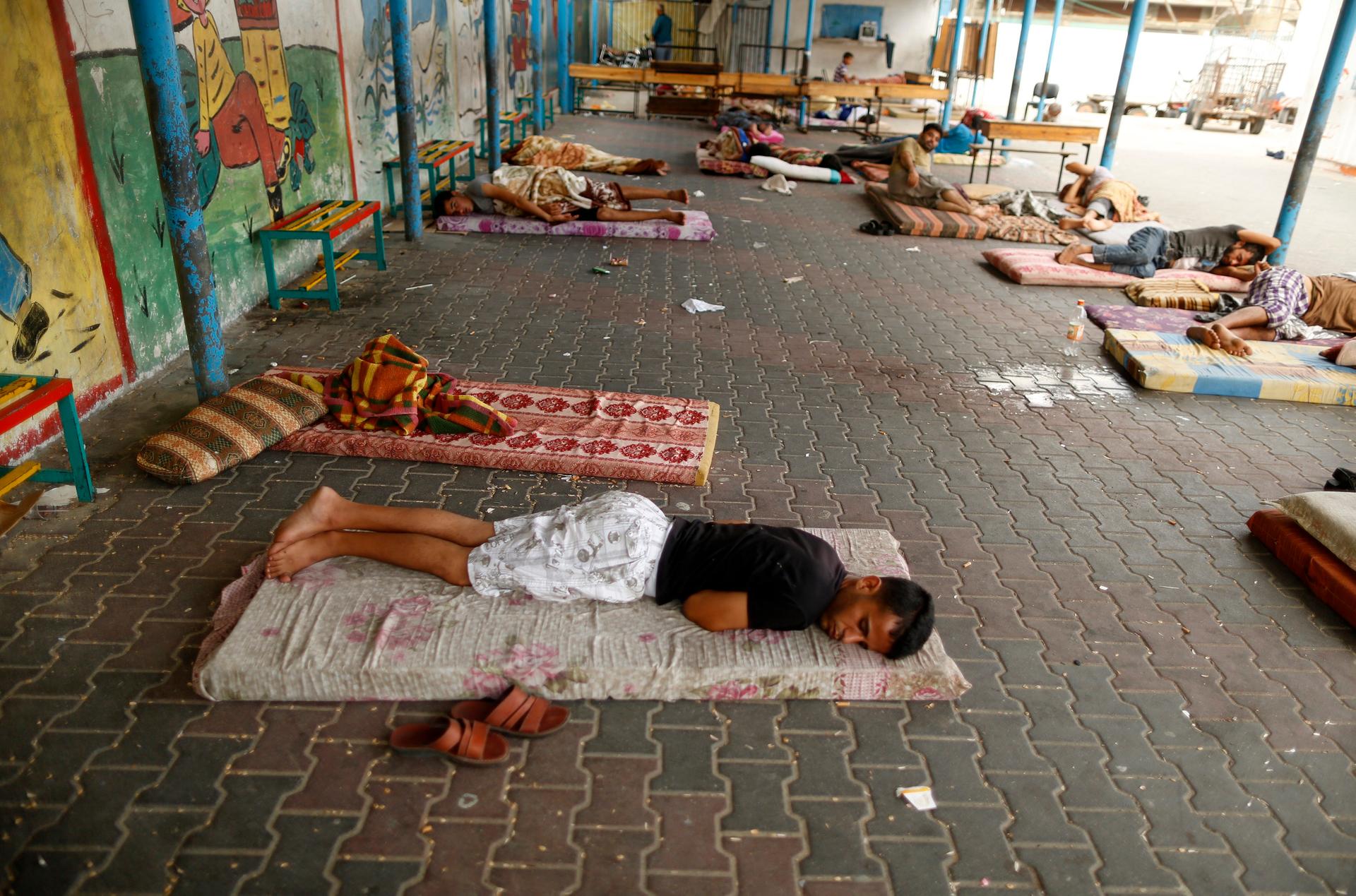 Palestinians, who fled their houses during an Israeli offensive, sleep at a United Nations-run school, sheltering displaced Palestinians, in Gaza City August 3, 2014.
