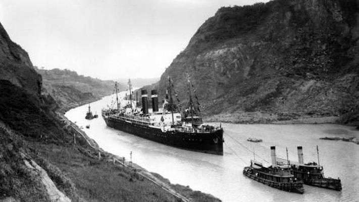 SS Kroonland is seen on 2 February 1915 at the Culebra Cut while transiting the Panama Canal. Kroonland was the largest passenger ship to that time to transit the canal.