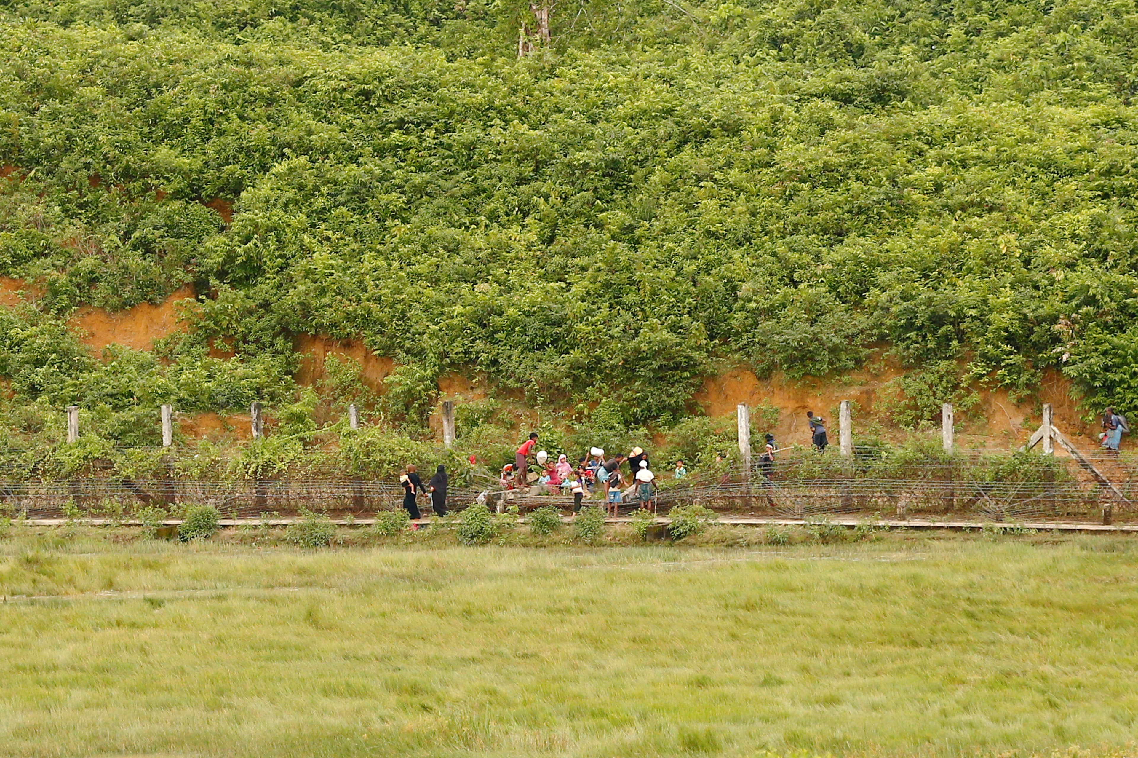 Rohingya people are crossing the border at Ghumdhum point