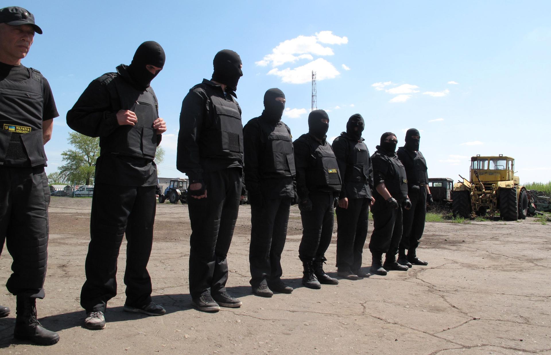 Members of a pro-Ukrainian militia in training.