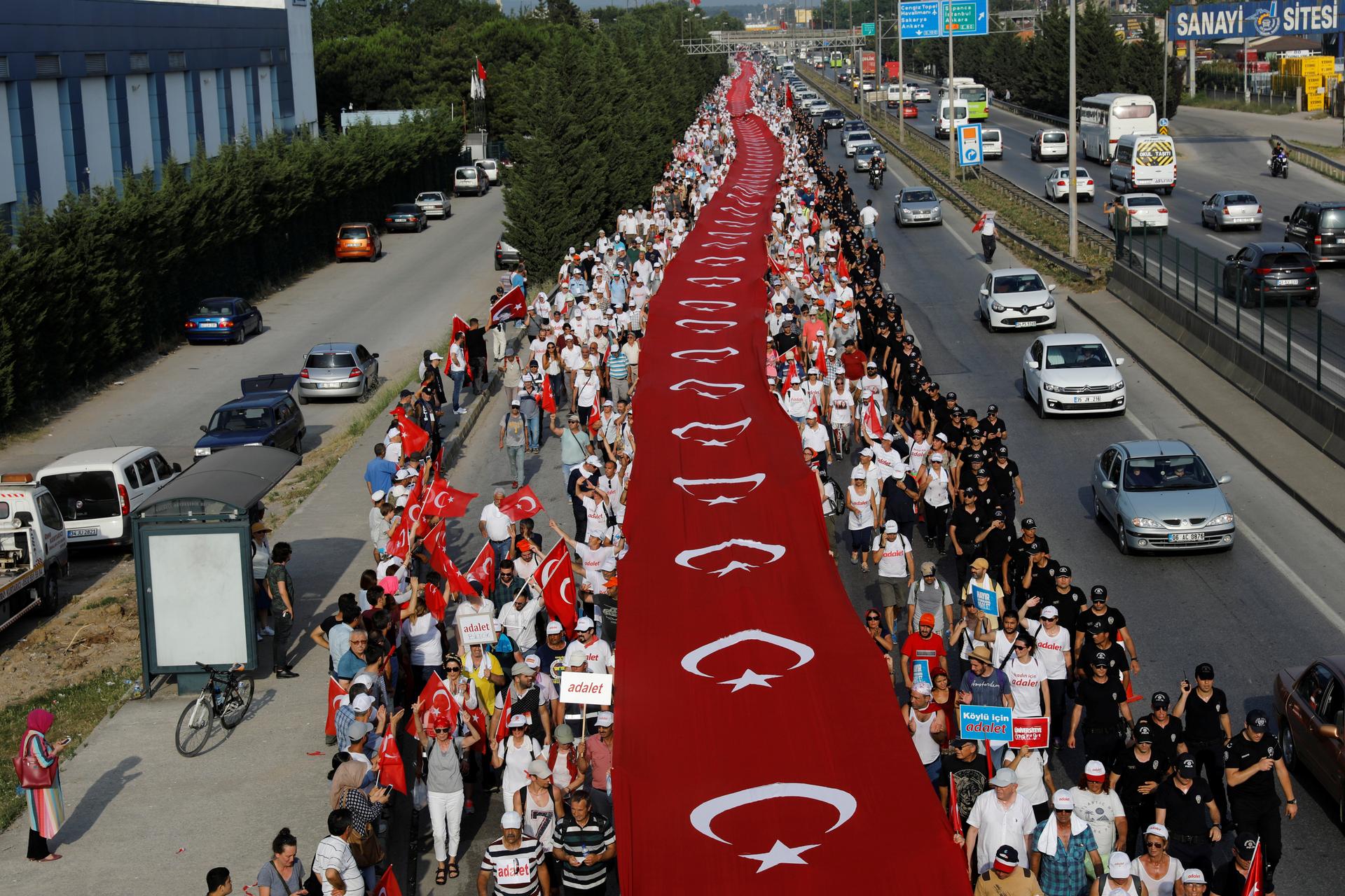 Supporters of Turkey's main opposition Republican People's Party leader Kemal Kilicdaroglu