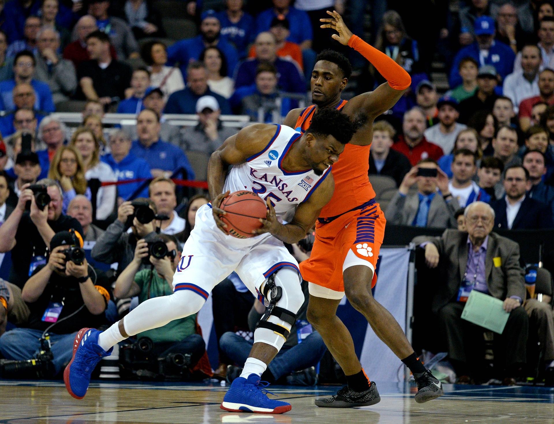 Kansas Jayhawks center Udoka Azubuike drives to the basket against Clemson Tigers forward Elijah Thomas during the first half in the semifinals of the Midwest regional of the 2018 NCAA Tournament.