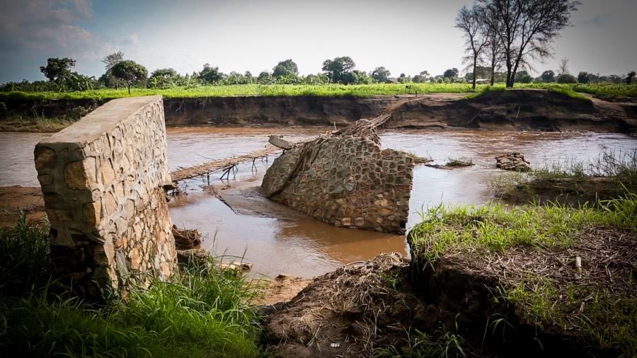 This washed-out bridge across the Thondwe River was Makawa’s only link to the outside world.