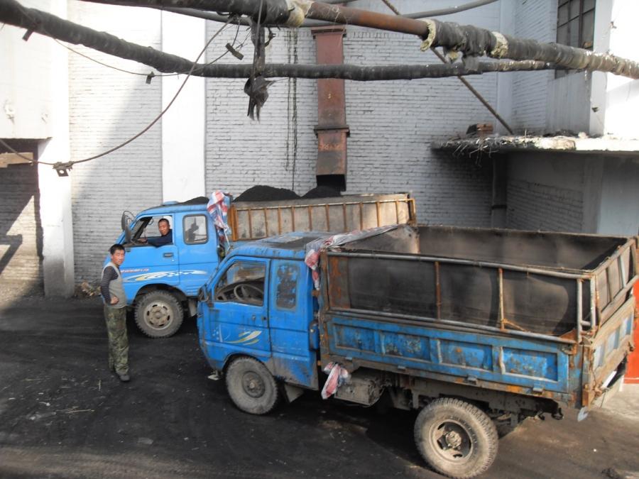 China coal trucks loading up in Shanxi province