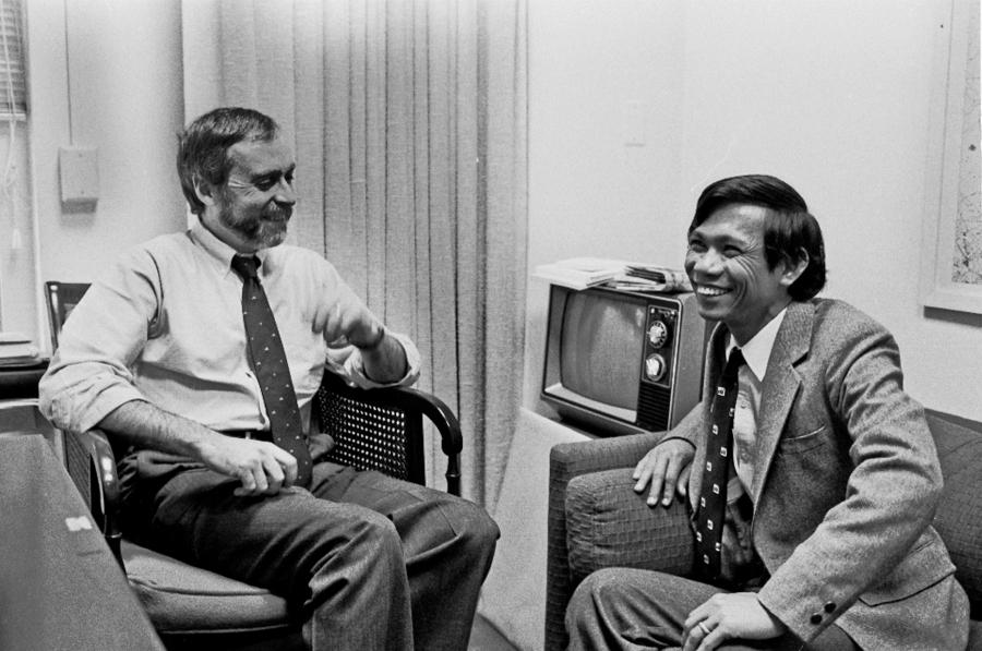 Sydney Schanberg (L) talking with his Cambodian friend and photographer Dith Pran in The New York Times office in New York on January 15, 1980. Schanberg, the Pulitzer Prize-winning correspondent who chronicled the Khmer Rouge's brutal rise to power in Ca
