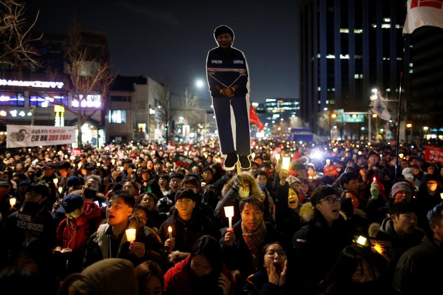 People march toward the Presidential Blue House during a protest calling for South Korean President Park Geun-hye to step down in central Seoul.