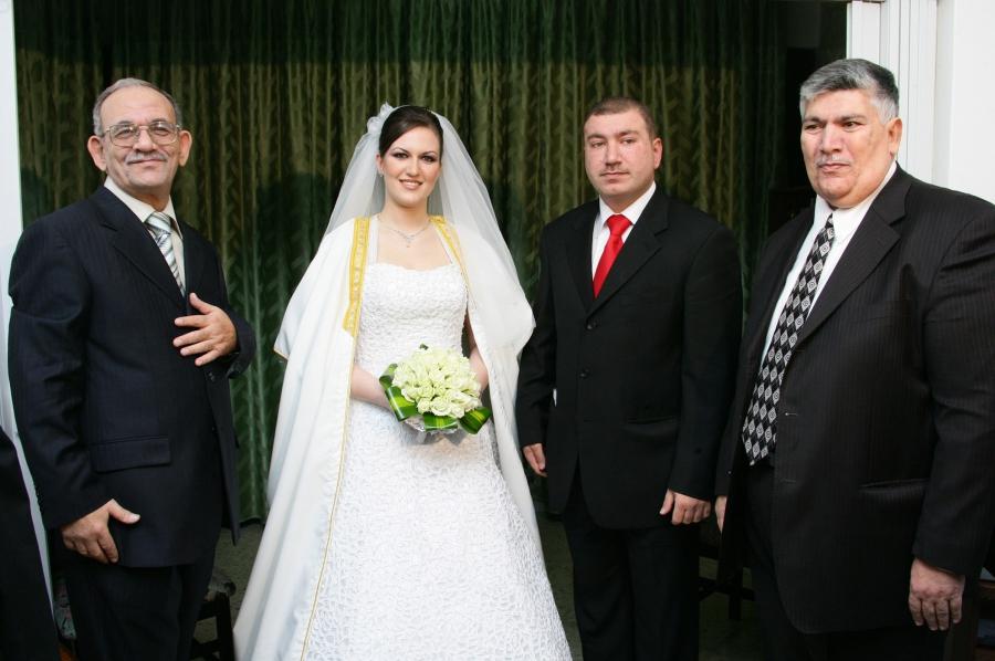 Ashraf Mohamed al-Akhras and his bride Nadia al-Alami (C) pose with their fathers during their wedding reception at Radisson SAS hotel in the center of Amman November 9, 2005, before an explosion ripped through their wedding reception both the bride and g
