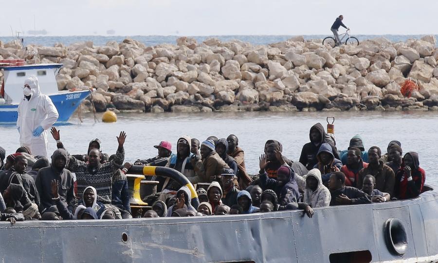 Migrants arrive by boat at the Sicilian harbour of Pozzallo, February 15, 2015.