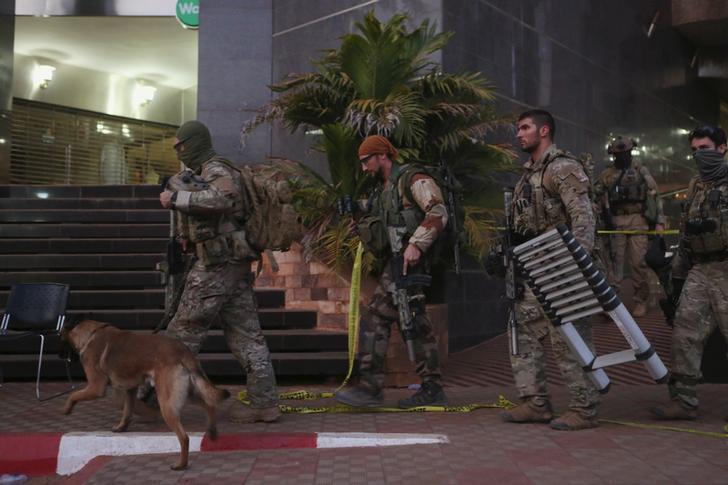 French soldiers leave the Radisson hotel in Bamako, Mali, November 20, 2015. 