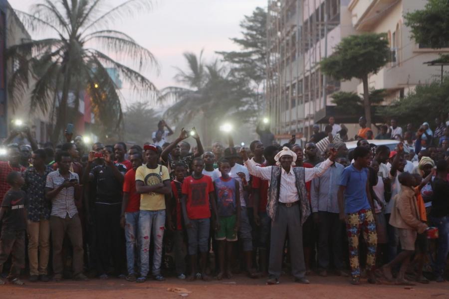 People cheer Malian soldiers in front of the Radisson hotel in Bamako, Mali, November 20, 2015. 