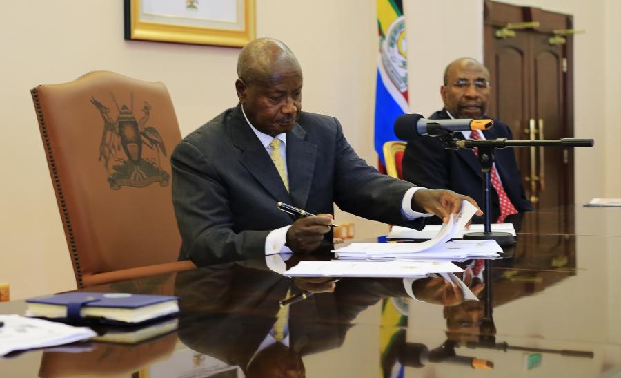 Uganda's President Yoweri Museveni signs an anti-gay bill into law at the state house in Entebbe, southwest of the capital Kampala, Feb. 24, 2014.