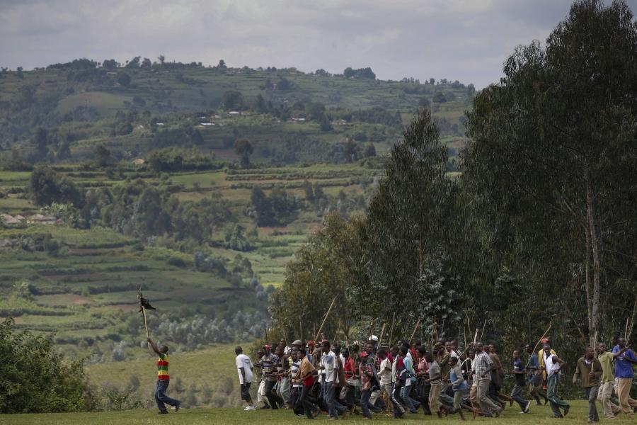 Protesters who are against Burundi President Pierre Nkurunziza and his bid for a third term march near the town of Ijenda, Burundi, June 3, 2015