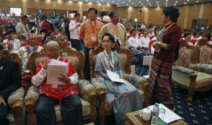 Suu Kyi Naypyitaw ceasfire talks Jan 2016