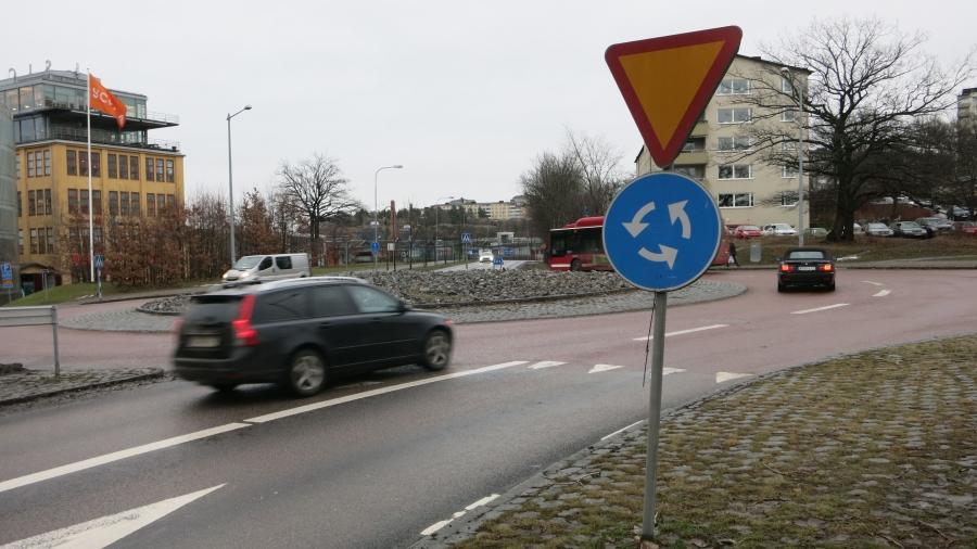 Roundabouts in Stockholm are used to minimize head-on collisions. 