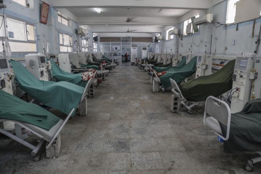 This is an empty dialysis room in Hudeidah. Normally, it would be busy. But more than 200 patients have had their treatment delayed because of complications related to the war.