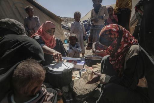 A displaced family burns plastic bottles, a toxic hazard, to cook a precious meal. They know it’s not good for them, but there is no coal or wood in the area. Humanitarian aid rarely reaches them.