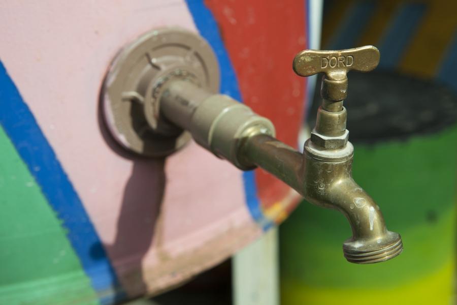 water barrel faucet