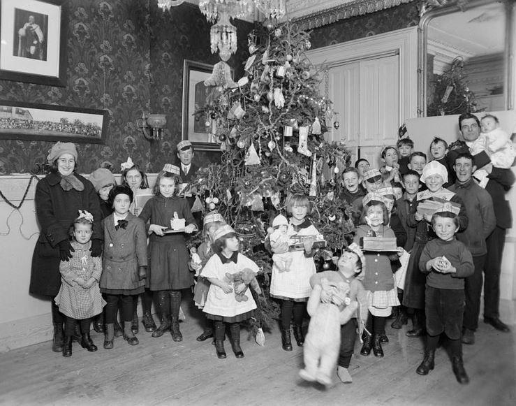 Children's Christmas party after Halifax explosion, 1917