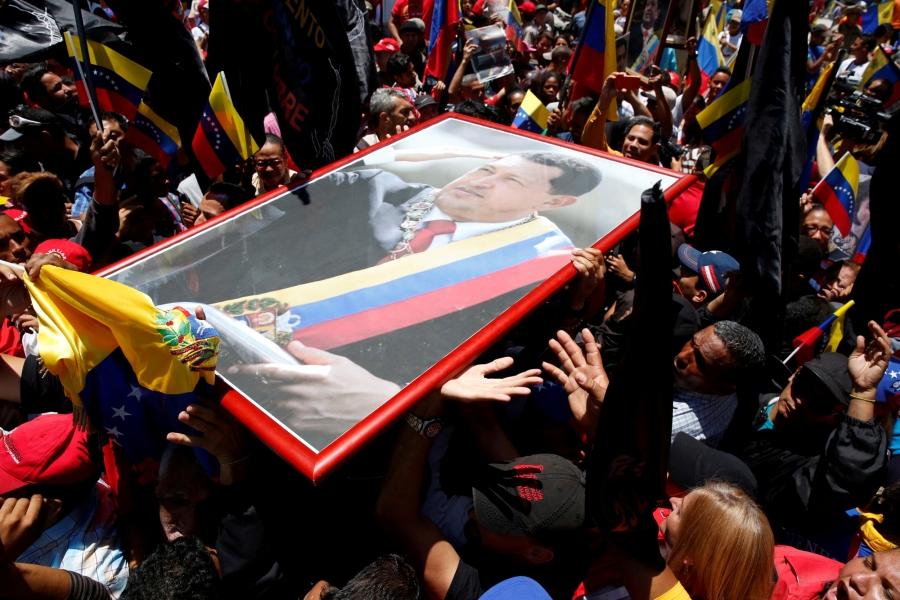 Supporters of Venezuela's President Nicolas Maduro demonstrate outside Palacio Federal Legislativo