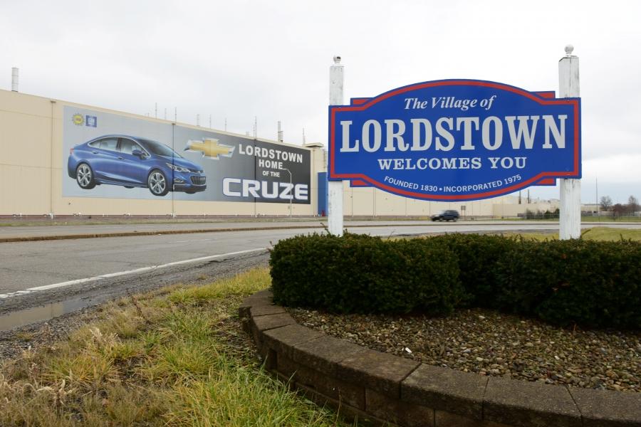 A blue and white Lordstown, Ohio, welcome sign along a bend in the road. 