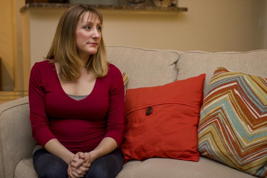 Jessica Daviso, whose baby is due in April, says a genetic counselor employed by a lab did not tell her a prenatal test result she received was probably wrong.
