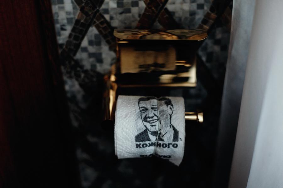 Yanukovych-themed toilet paper (though, probably placed there by rebels) in the master bedroom.