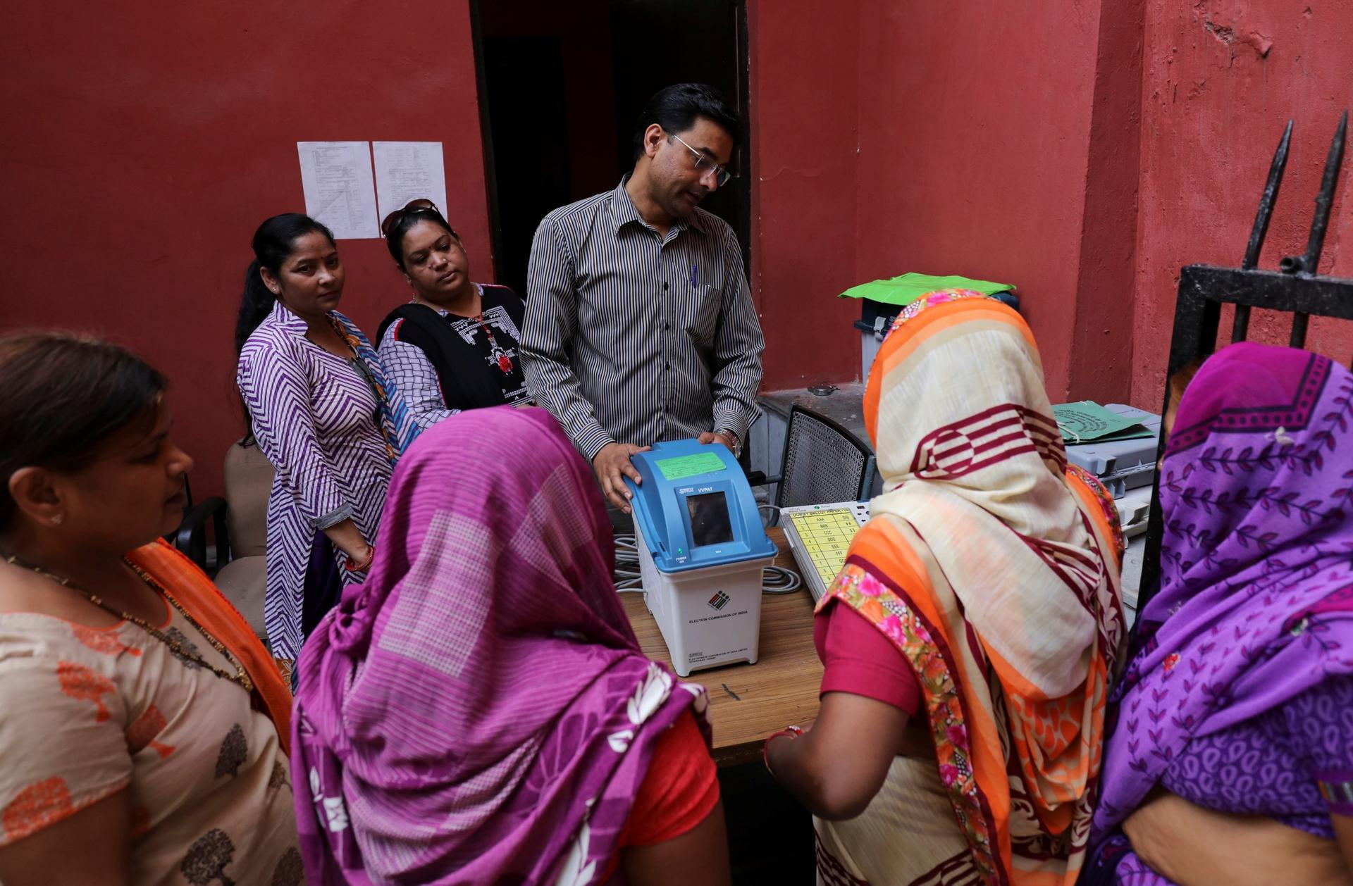 demonstration of electronic voting machines in india