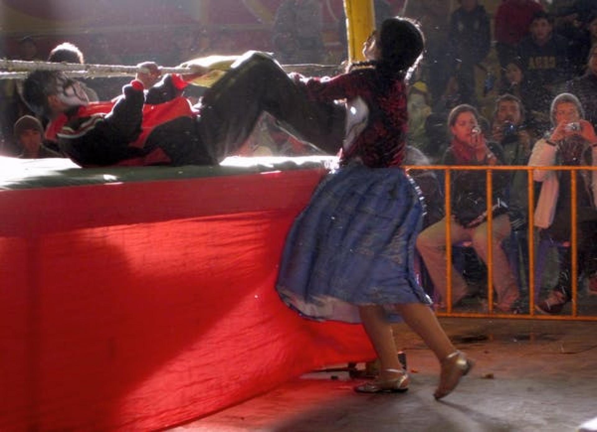 two women wrestle in bolivia