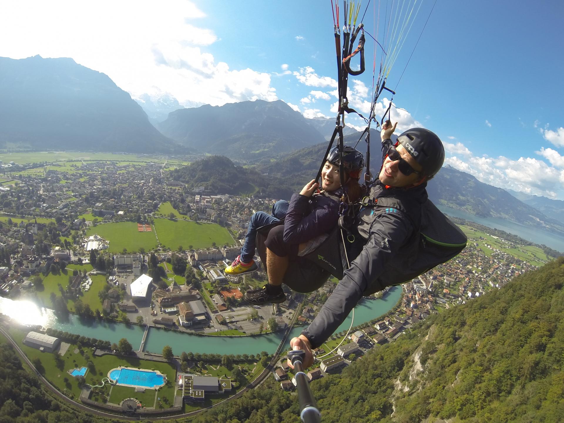 In her book “Europe: There’s No Reason Not to Go,” Hong Seo-yoon writes about accessible paragliding in Switzerland.  