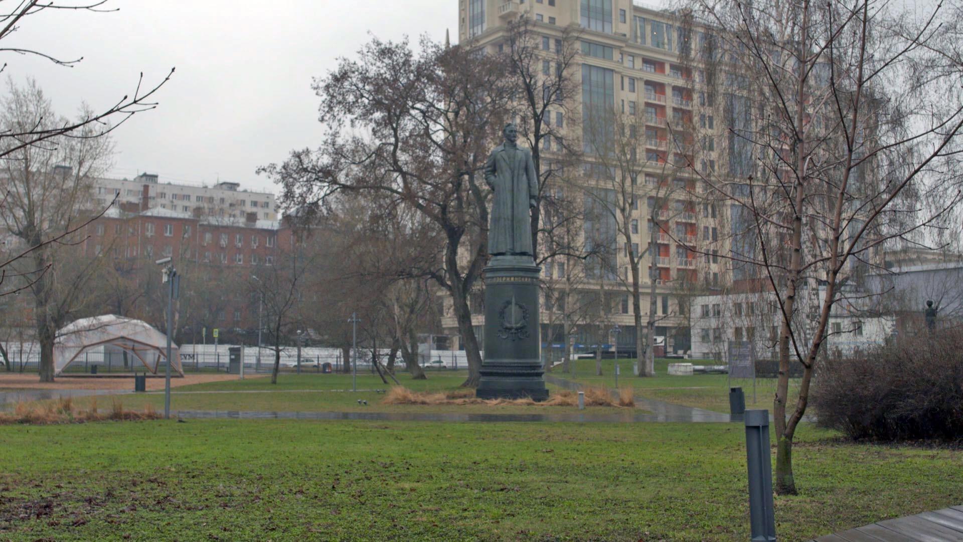 The “Iron Felix” Dzerzhinsky statue now stands in the Russian Park Muzeon, a stretch of grassy land nestled in Moscow.