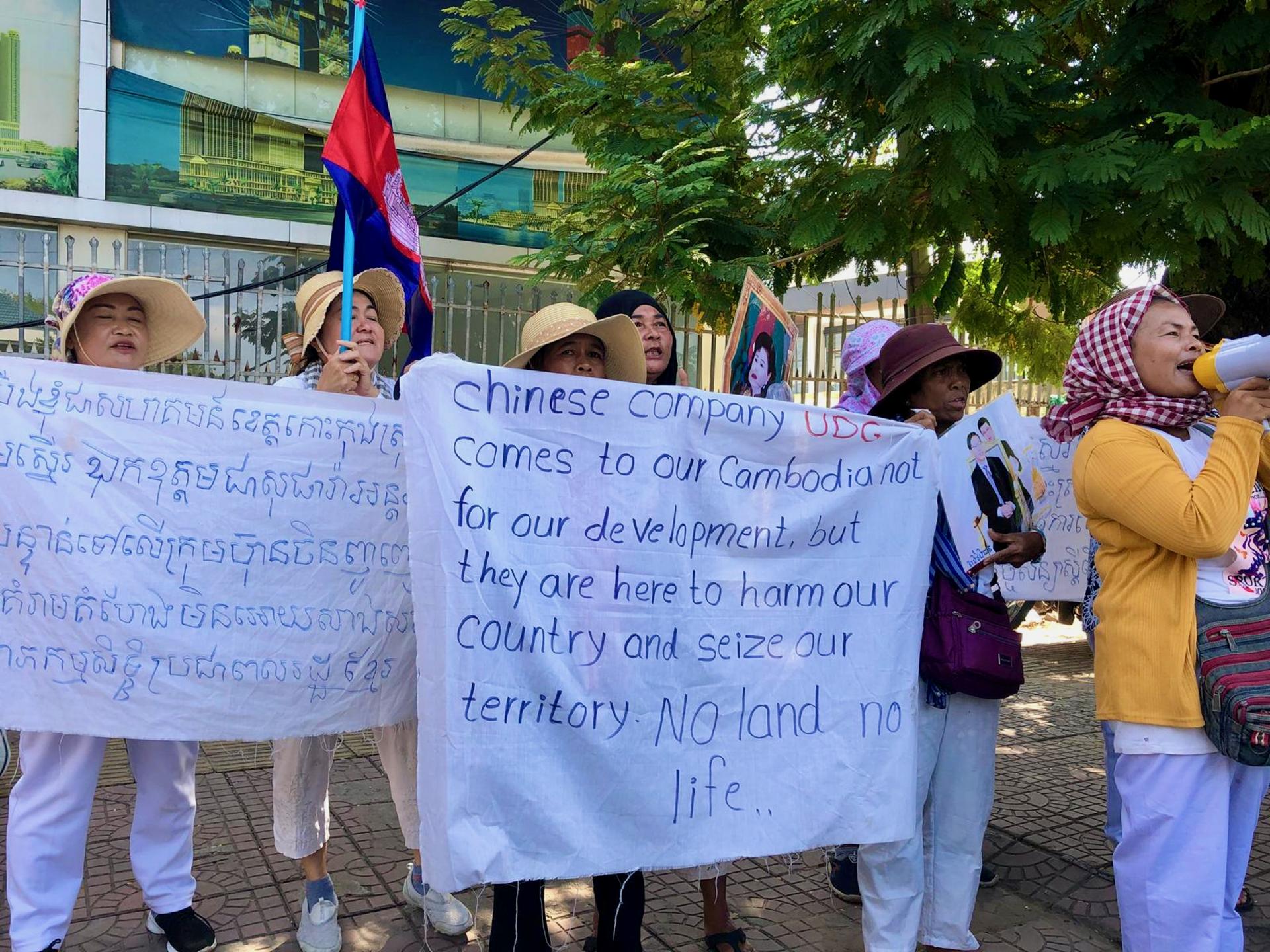 Cambodians kicked off their land in Koh Kong protest outside the Chinese embassy in Phnom Penh in August 2019.
