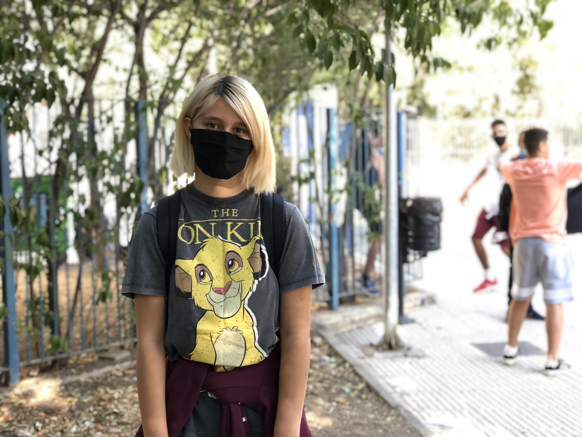 Efremia Kalogirou, a senior at the 5th Public High School of Egaleo, says she has a teacher who doesn't believe in wearing masks and won't do so in the classroom, even though he's required to. When she tried to talk to him about it, he dismissed her.