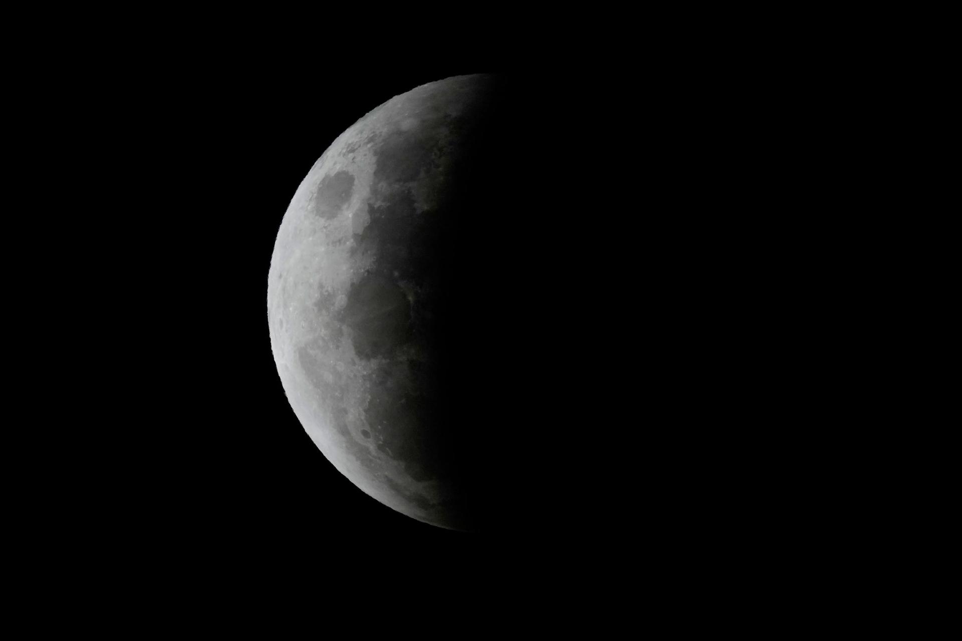 The total lunar eclipse continues with a shadow on about 75% of the moon.