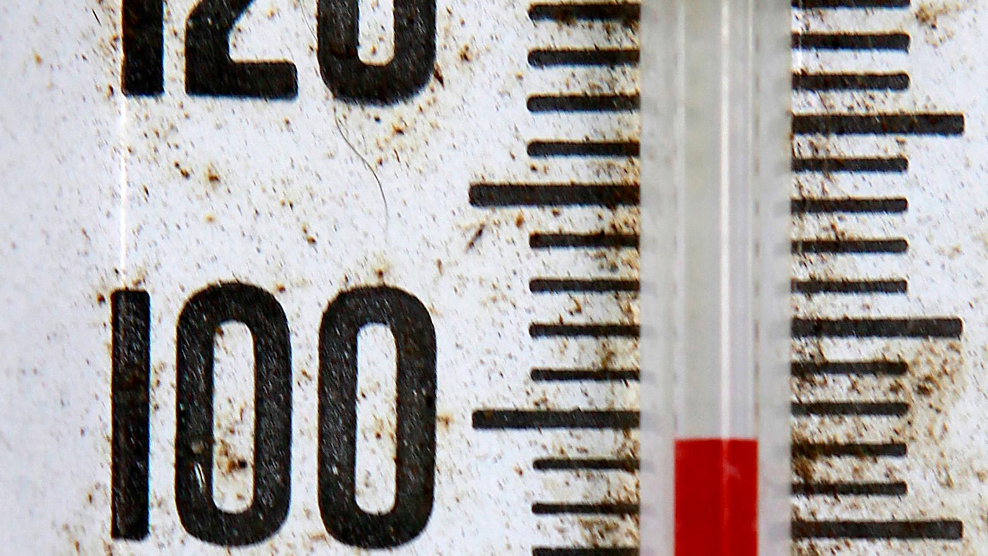 A thermometer records just below 100 degrees in a north Seattle neighborhood Wednesday afternoon, July 29, 2009. 