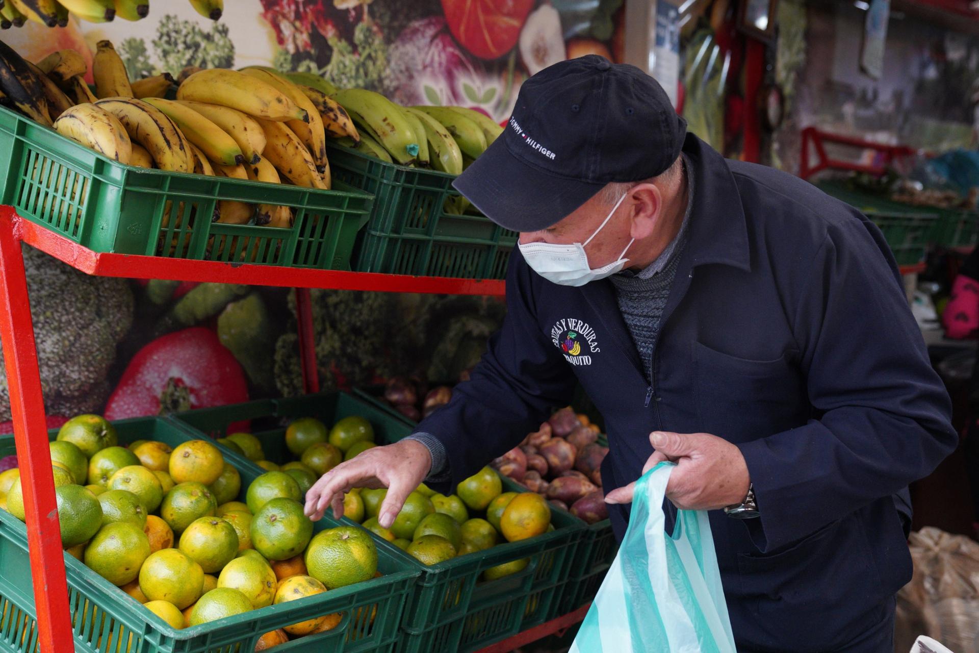 At the La Perseverancia market in Bogotá, Colombia, customers have noticed that food prices have soared. The war in Ukraine could make matters worse. 