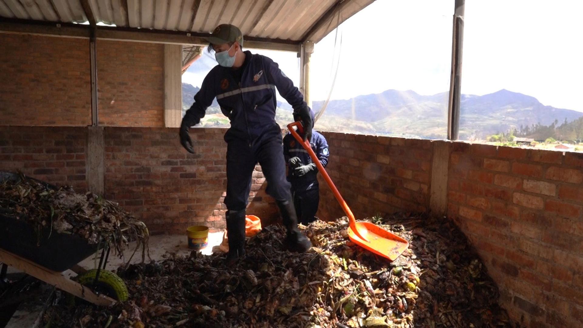 Tierra Viva workers make a mound with organic trash in the Colombian town of Turmeque.